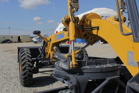 Автогрейдер XCMG GR215A 